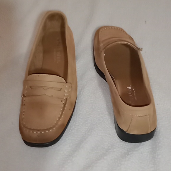 What's What By Aerosoles 7.5 Tan Suade Shoes - Picture 1 of 5